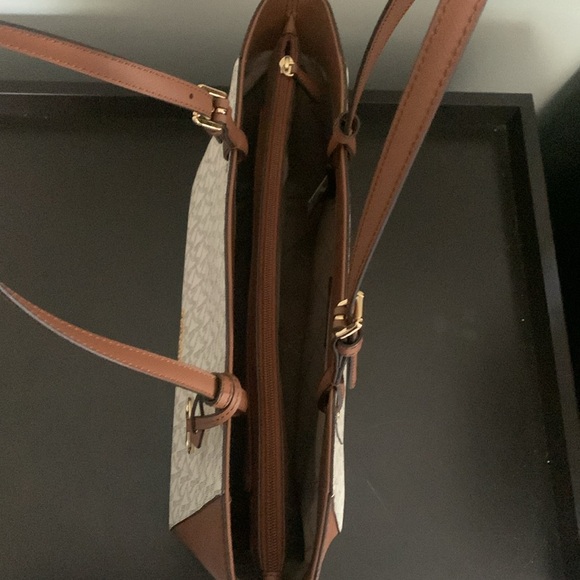 Michael Kors Purse - Picture 5 of 6